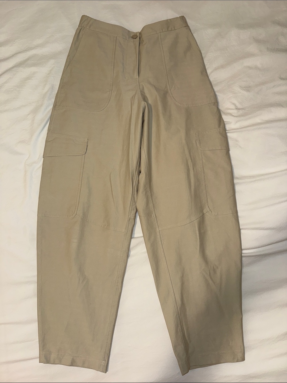 Woman’s Lululemon Cargo Pants in Khaki - Casual Utility Style
